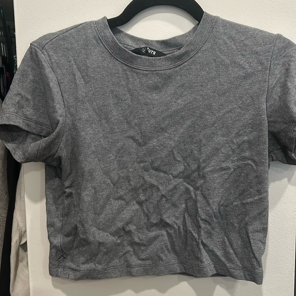 Cuts women’s cropped heather grey short sleeve tshirt